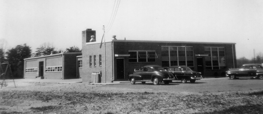 Black and white photograph of Oak Grove Elementary School taken in 1954. 